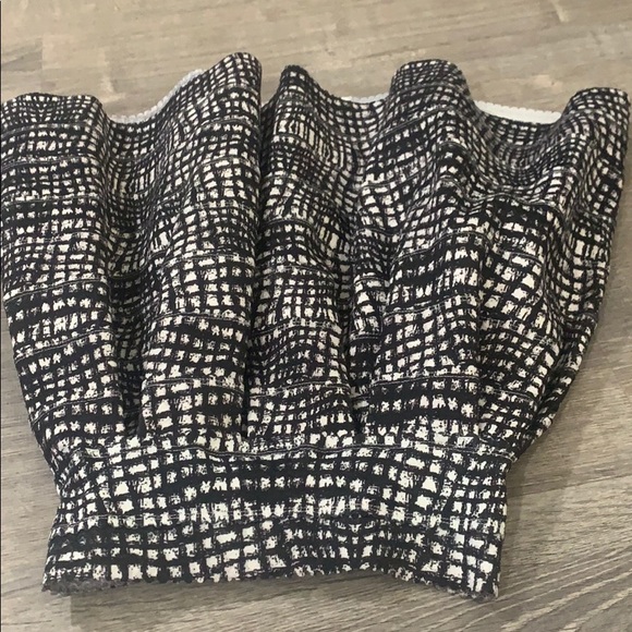 Black and white skirt - Picture 4 of 5